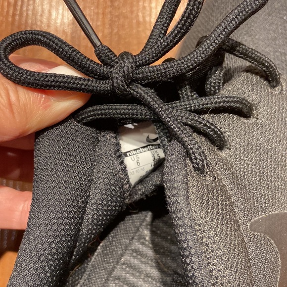Women’s Nike Roche - Picture 5 of 5